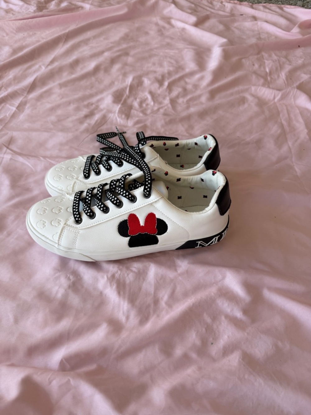 Women’s White Sneakers with Red Bow Accent Size 9